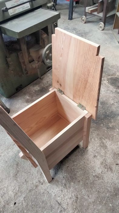 Tábua engomar e banco de madeira