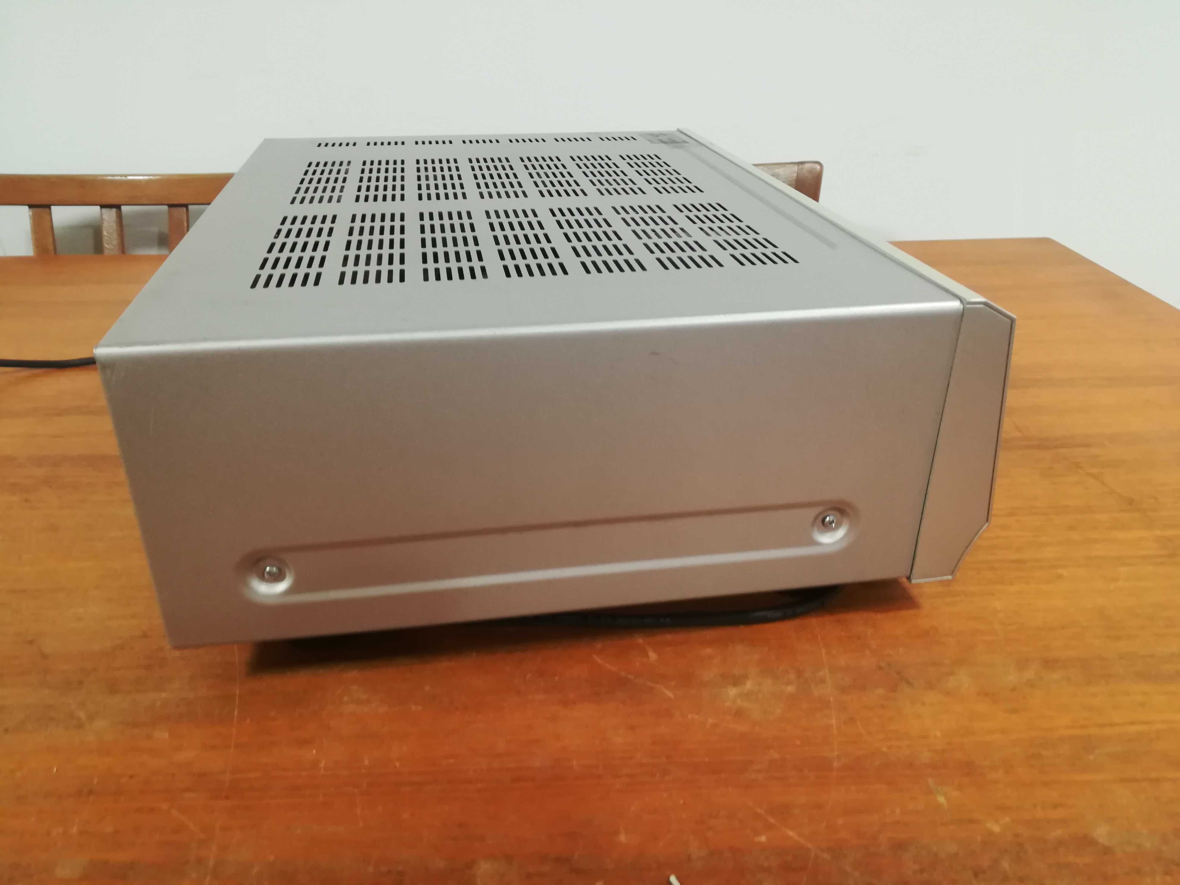 Amplituner Onkyo TX-SR304E