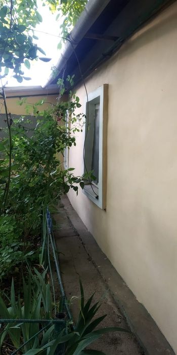 Продаю хату з постройками