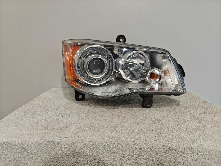 Lampa Prawy Przód Xenon Chrysler Voyager V Generacji EUROPA