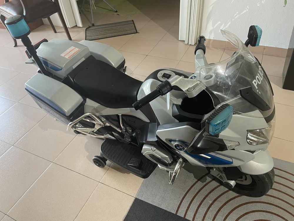 Mota de polícia a bateria para crianças