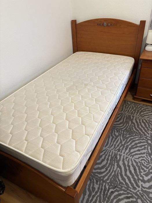 Cama solteiro com colchão