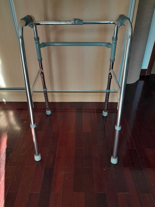 andarilho para idosos sem rodas ideal para interior, fácil arrumação