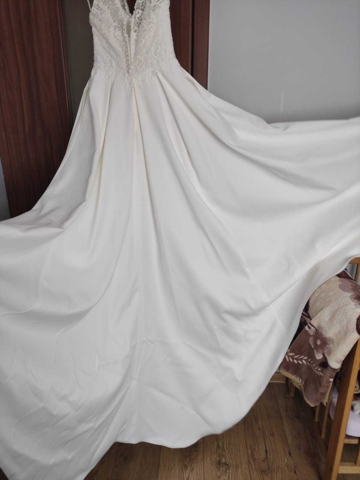 Suknia Ślubna kolor Ivory