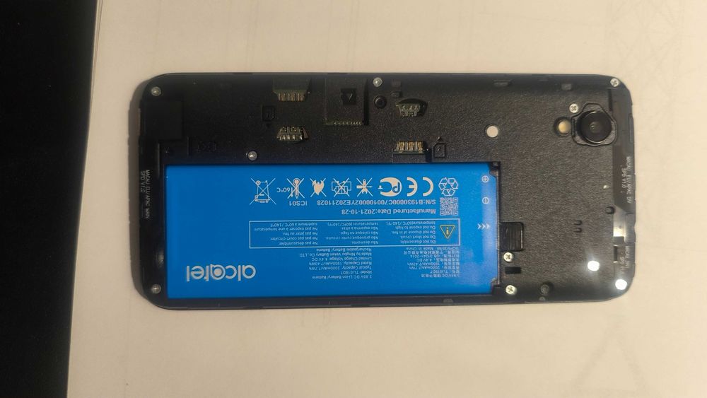 smartfon Alcatel 1 + ładowarka