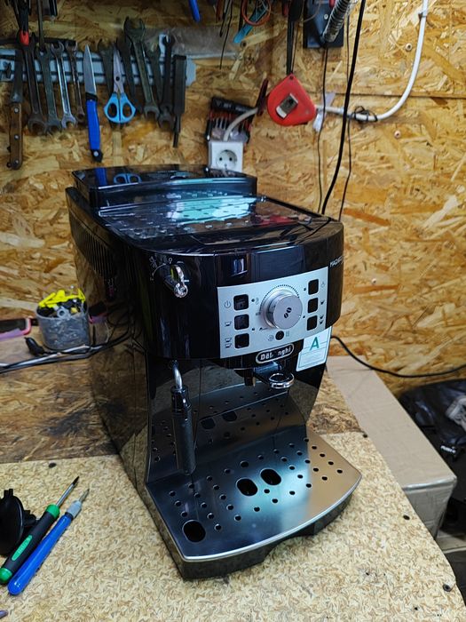 Кофемашина,кофеварка Delonghi Magnifica S ECAM 22.110