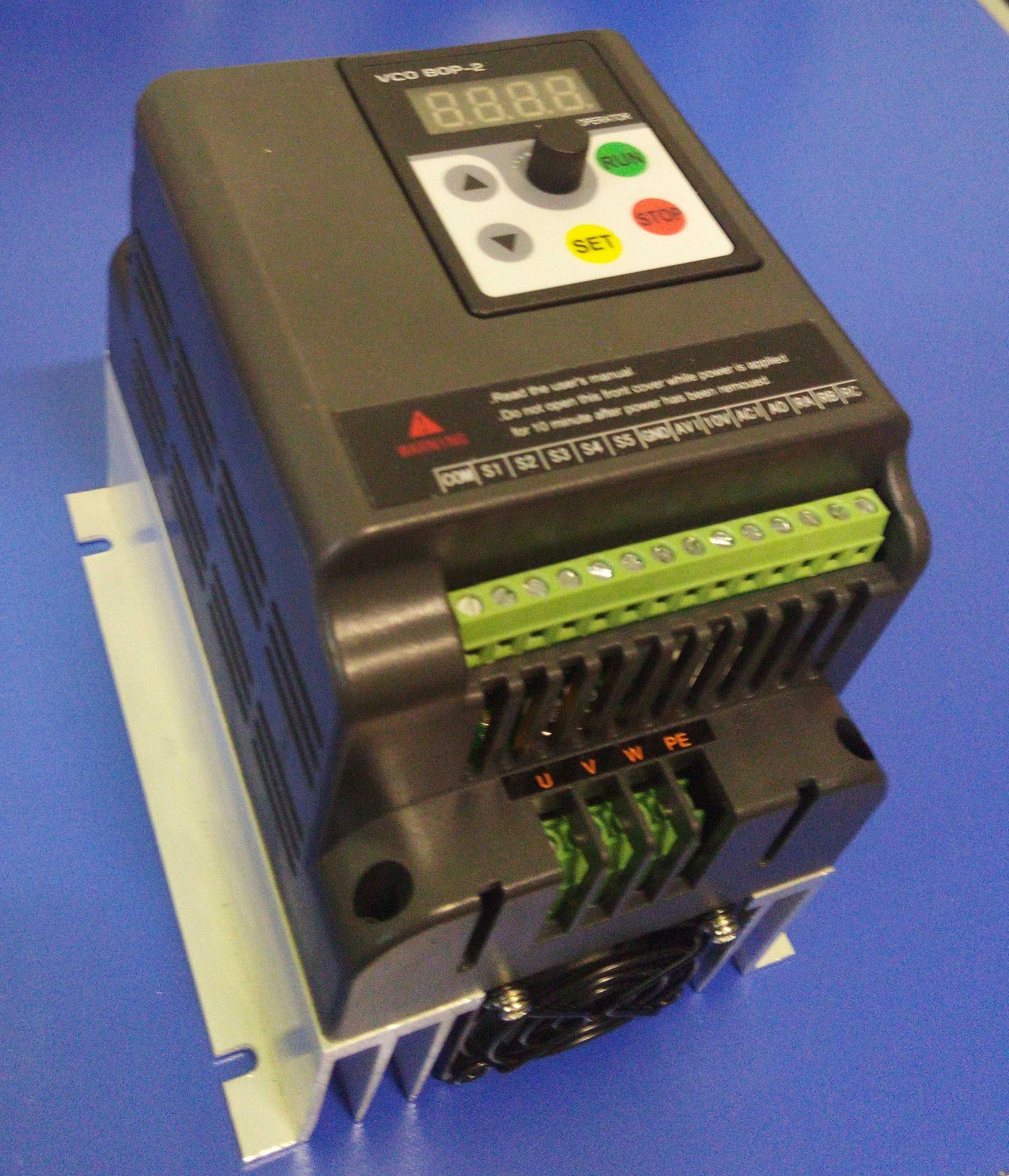 Частотний перетворювач 1,5 кВт інвертор Частотник для двигуна