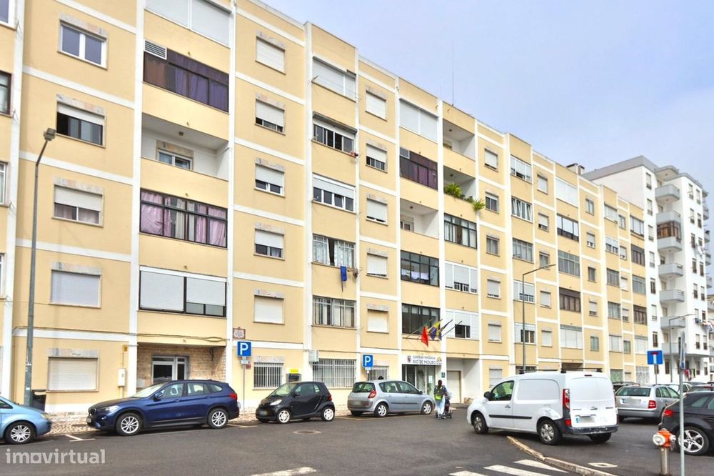 Apartamento T3 junto à Estação de Comboios de Rio de Mouro