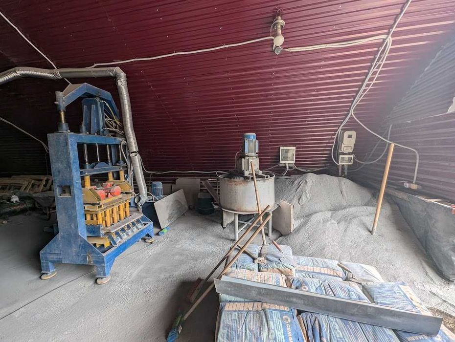 База  виробнича 500кв.м у Лисянці на приватизованій ділянці площею 2 г