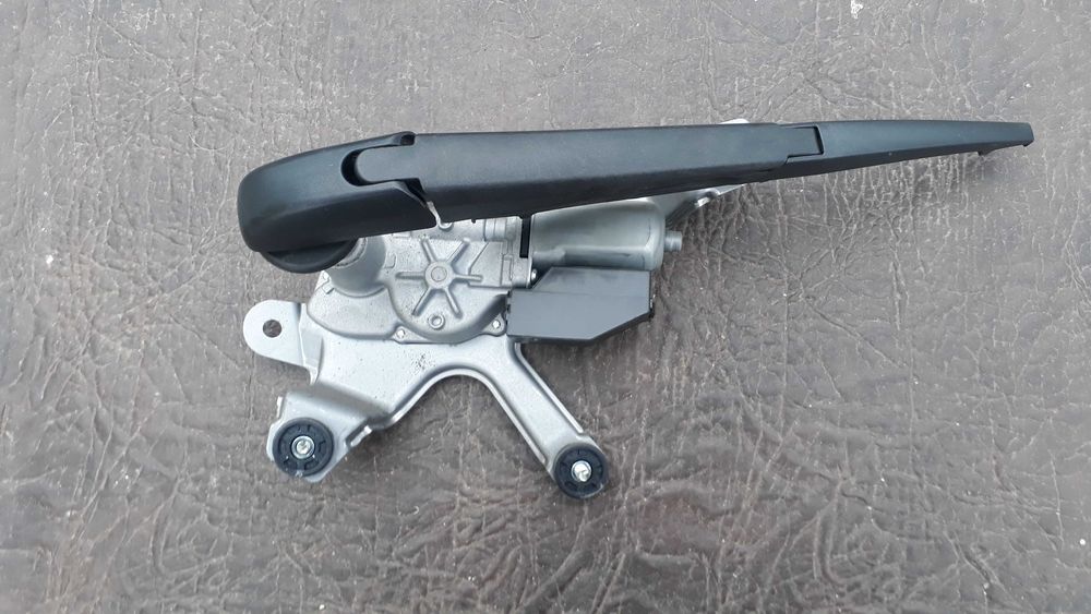 Моторчик дворников крышки зад toyota rav4 (с дворником) /Ляда