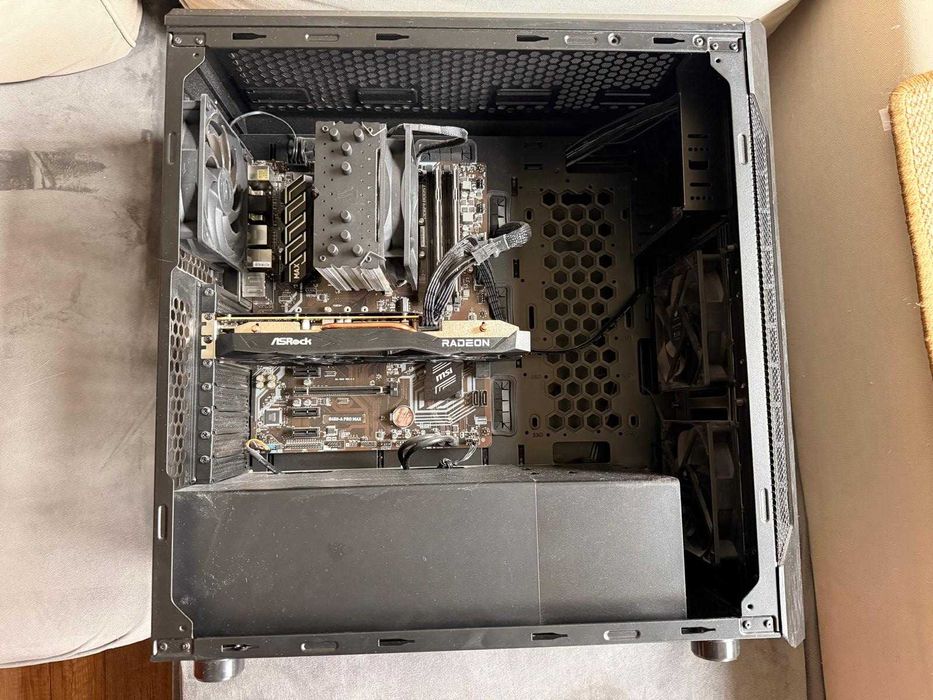 PC Ryzen 5 5600 / RX 6600XT / 16GB RAM / 256 GB