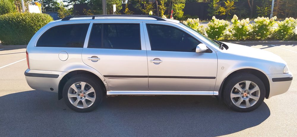 Шкода октавія тур 4х4 універсал 2006