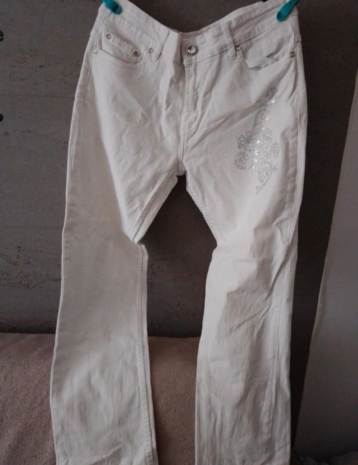 Damskie białe spodnie jeans XL