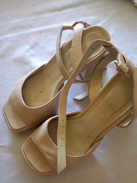 Босоніжки жіночі