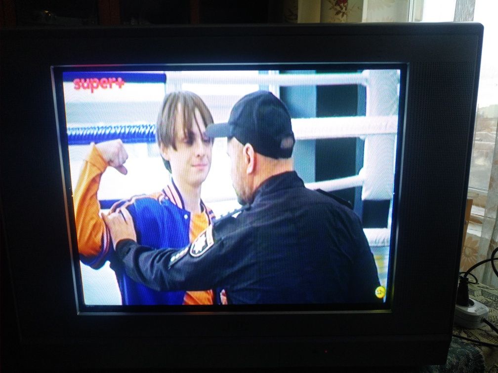 Тв JVC плоский экран.