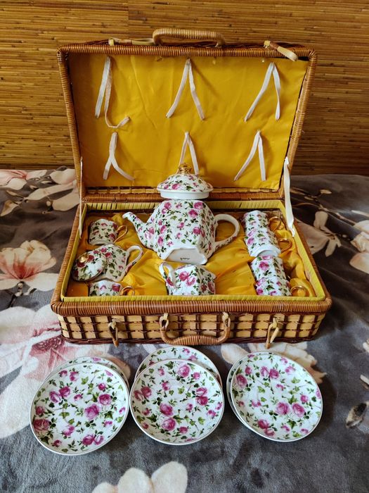 Чайный сервиз на шесть человек, фаянс