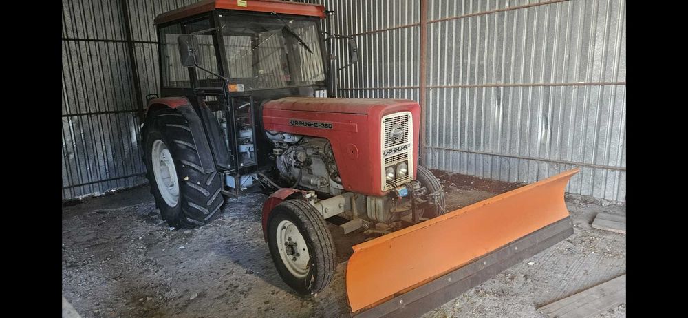 Ciągnik , traktor , pług Ursus c360