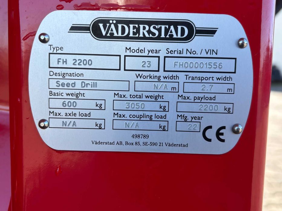 Siewnik punktowy Väderstad Tempo V8 + zbiornik czołowy FH 2200
