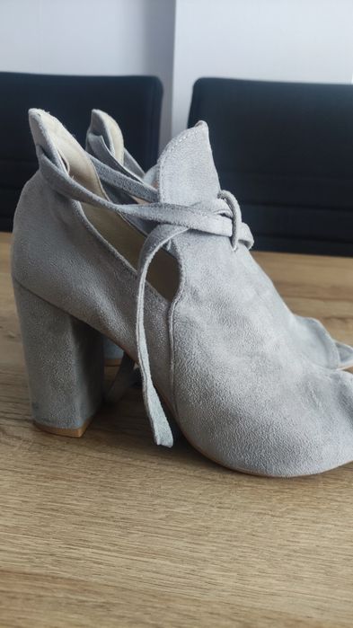 Botki wiązane damskie