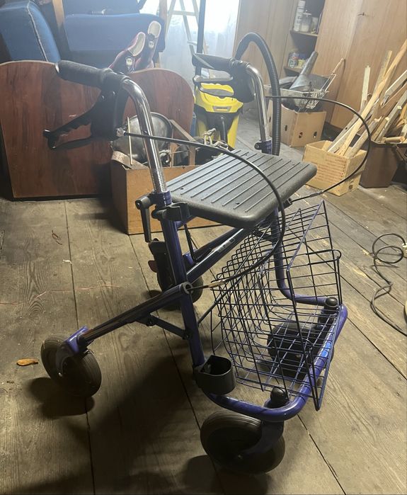 Chodzik rehabilitacyjny  balkonik popórka z hamulcami siedziskiem