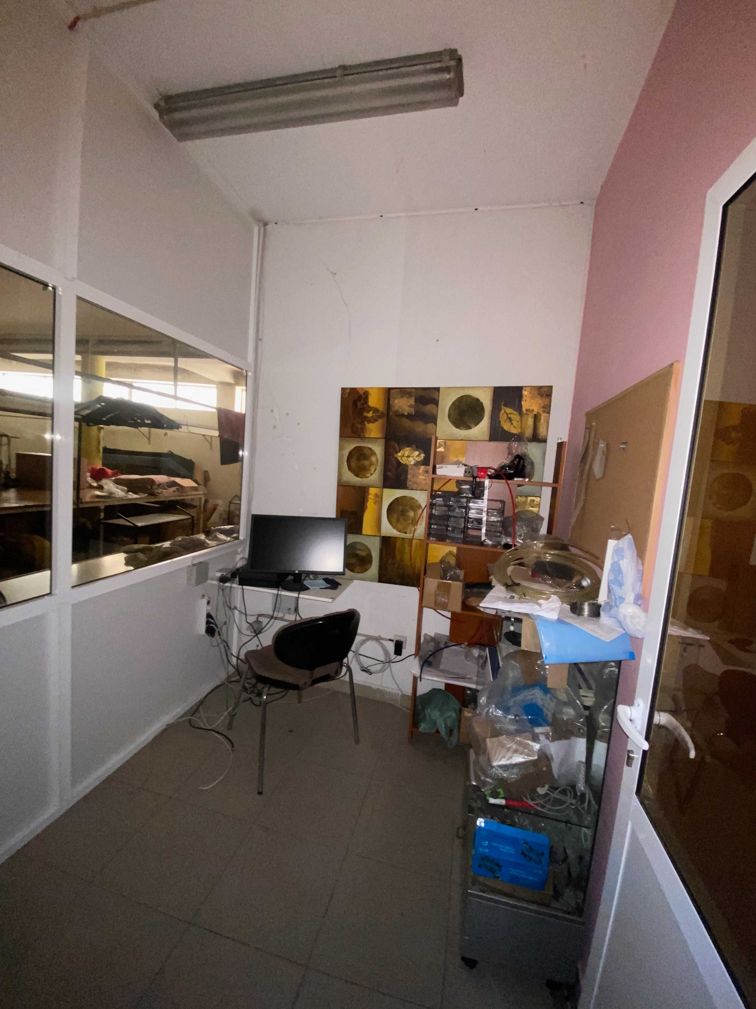 Aluguer de Pavilhão/Confeção - 274m2 ou fração de 135m2