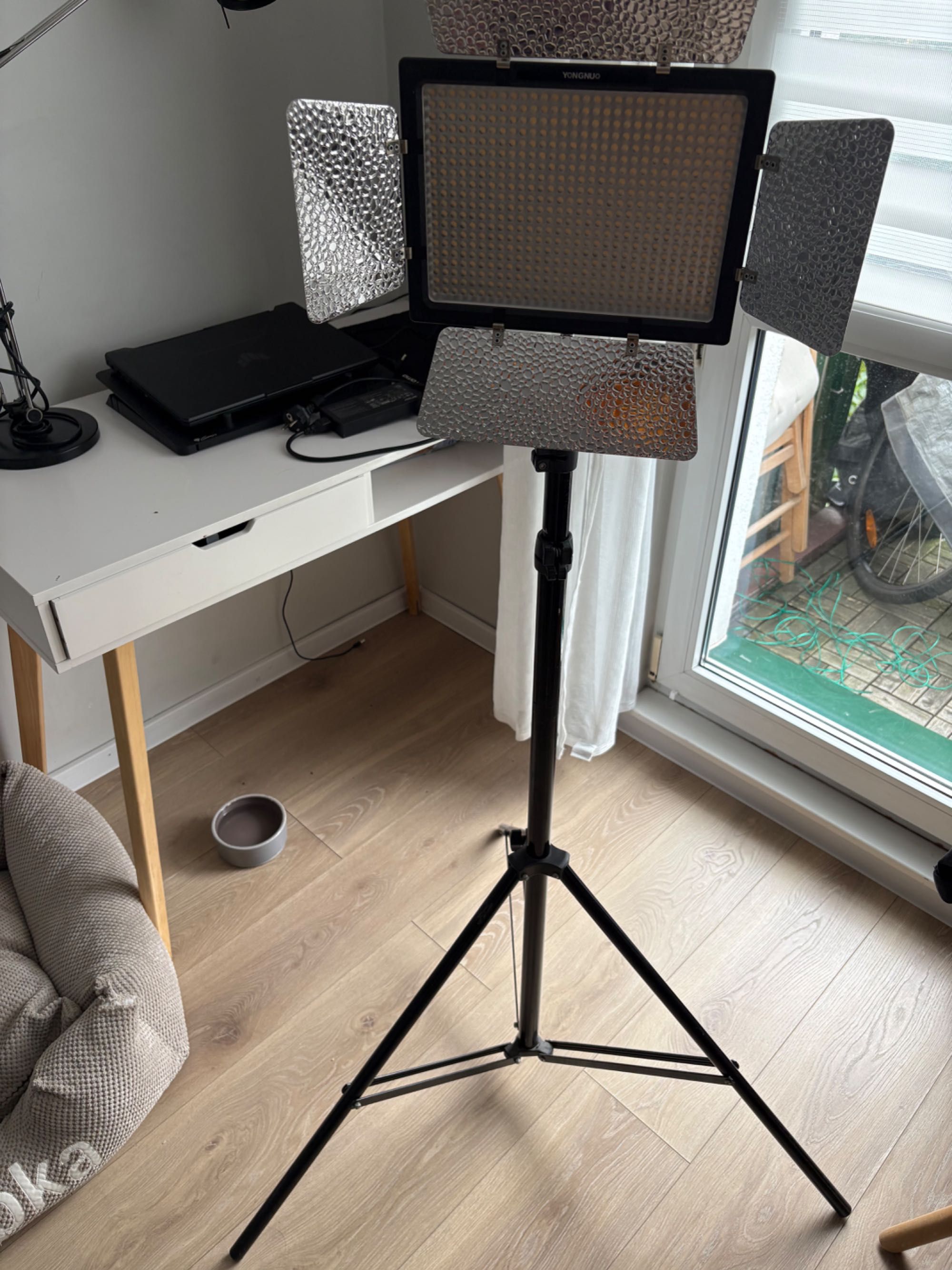 lampa led Yongnuo YN-600 II 5600K z zasilaczem i statywem