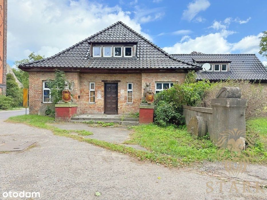 Dworkowa bryła z widokiem na stawy