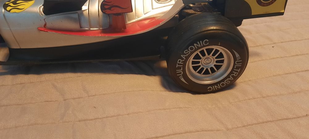Brinquedo carro desportivo
