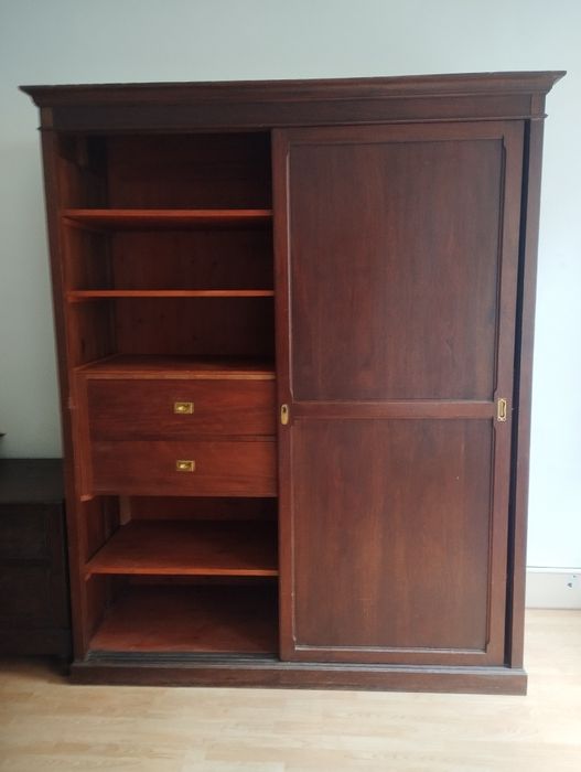 Roupeiro estilo colonial madeira Armário Portas Correr Gavetões Latão