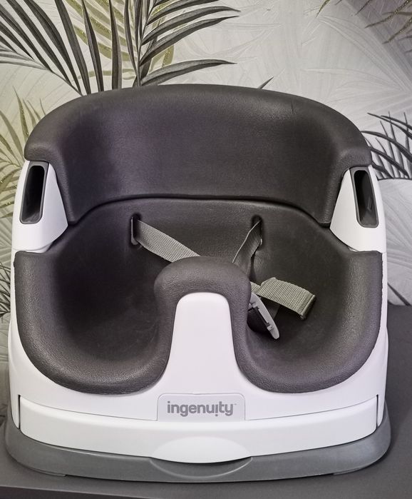 Дитяче сидіння-бустер Ingenuity Baby Base 2-in-1.