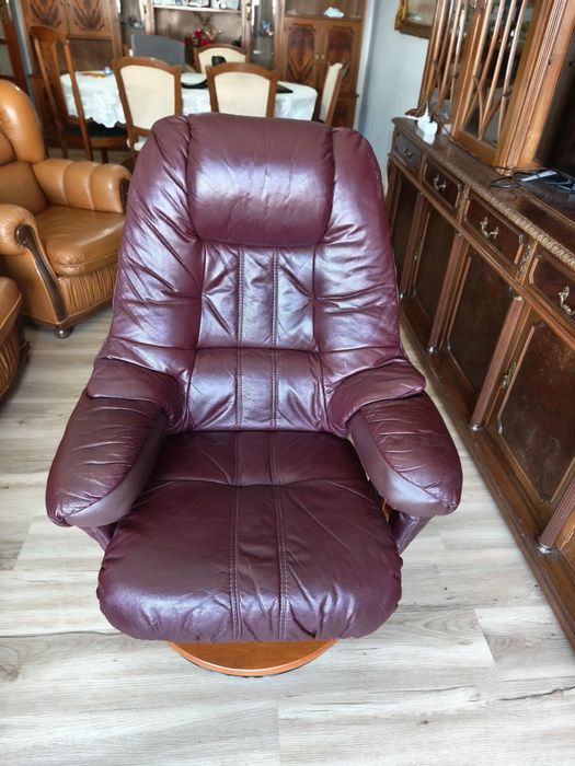 Poltrona Suíça em couro legítimo