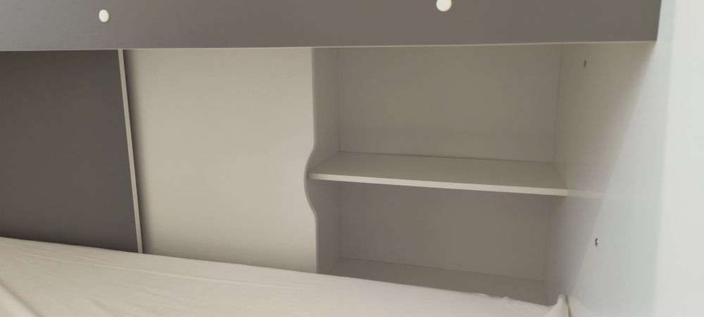 Łóżko piętrowe ze schodkami + materace visco