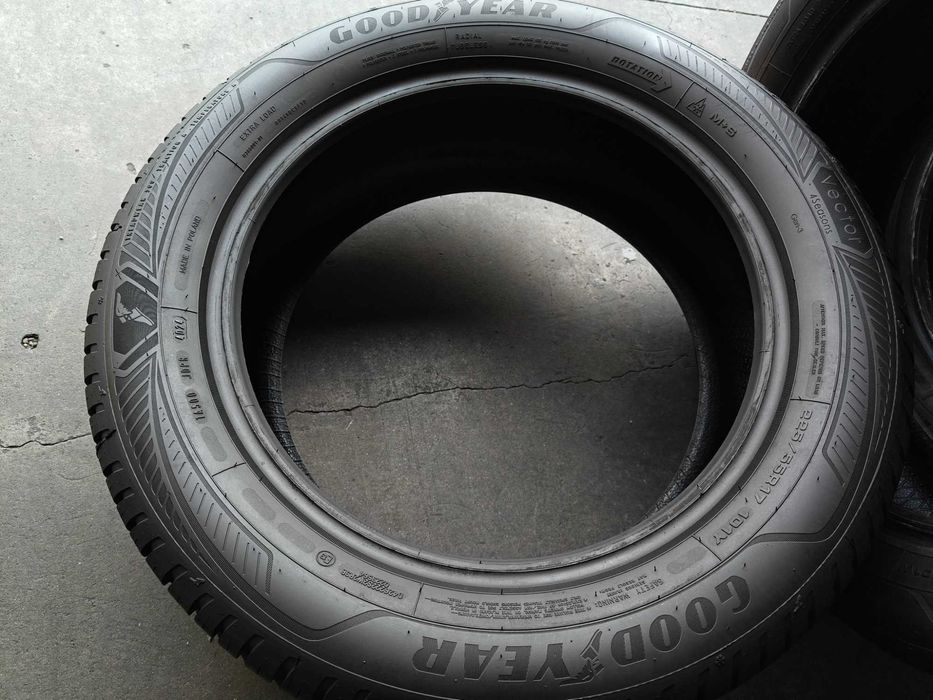 Всесезонка R17 225 55 легендарний GoodYear Vectot 4Season 24рік!