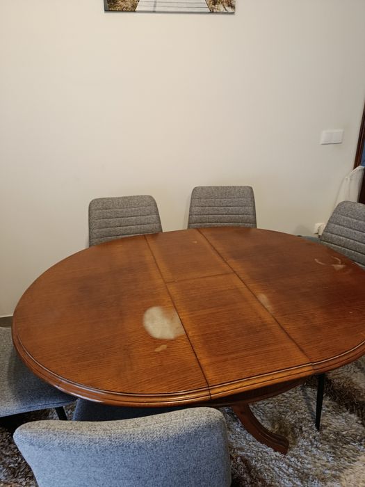 Mesa de sala em madeira