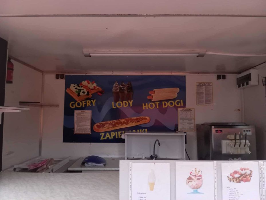 Przyczepa gastronomiczna food truck lody gofry hot-dog z urządzeniami