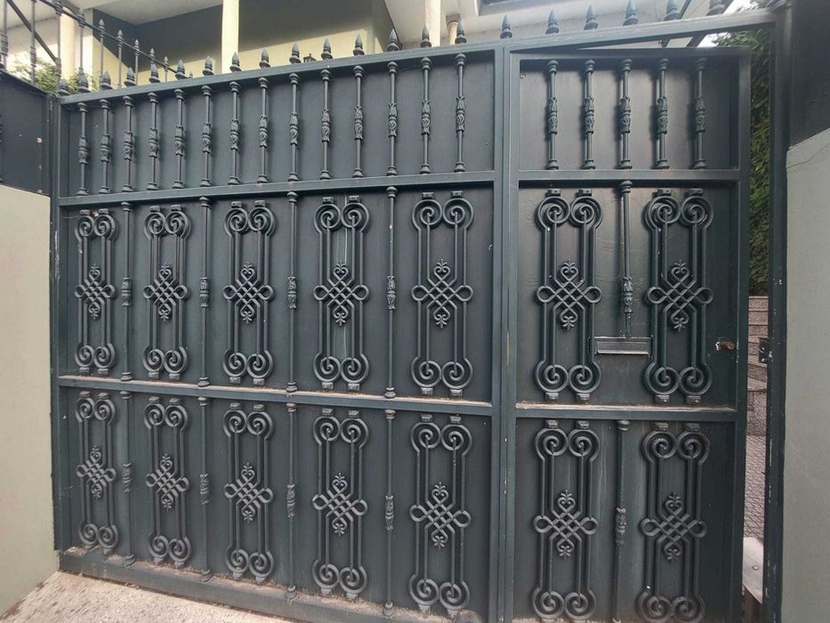 Portão de ferro trabalhado de correr