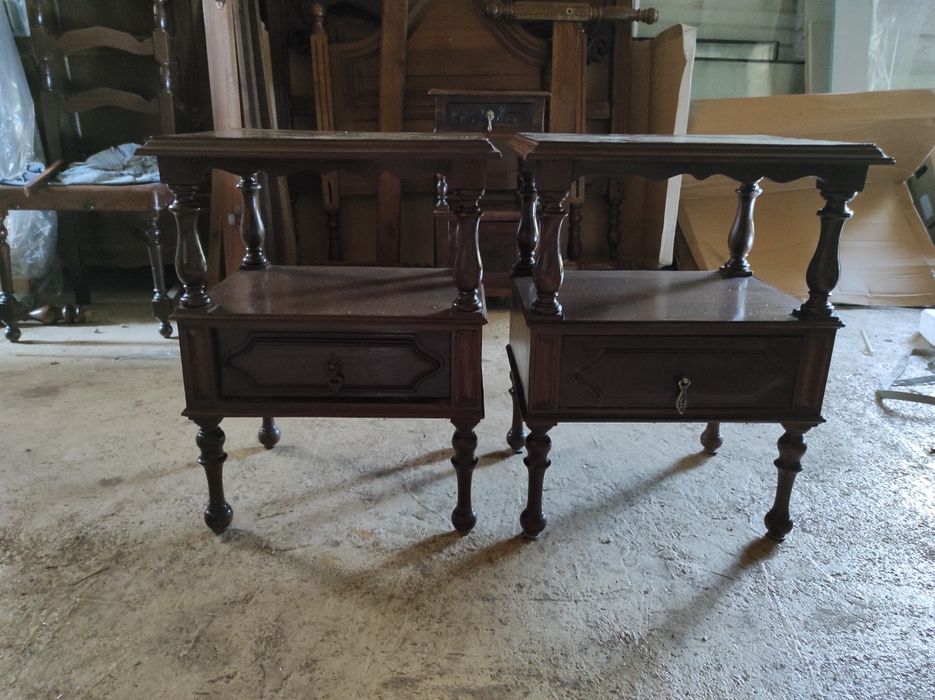 Vendo mesinhas de cabeceira vintage em madeira D. João V