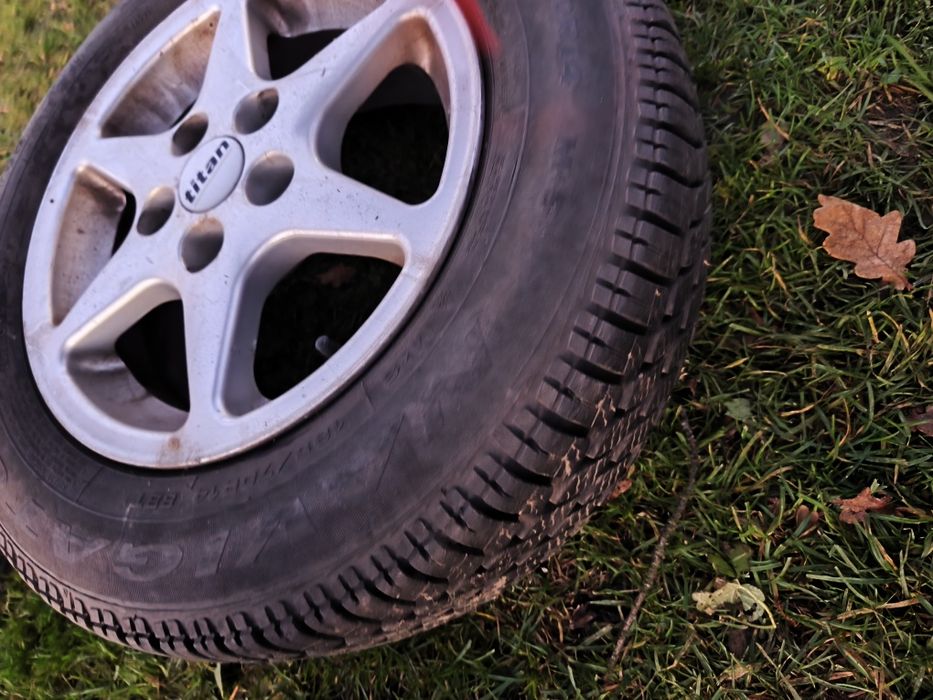 Alufelgi z oponami rocznymi wielosezonowe