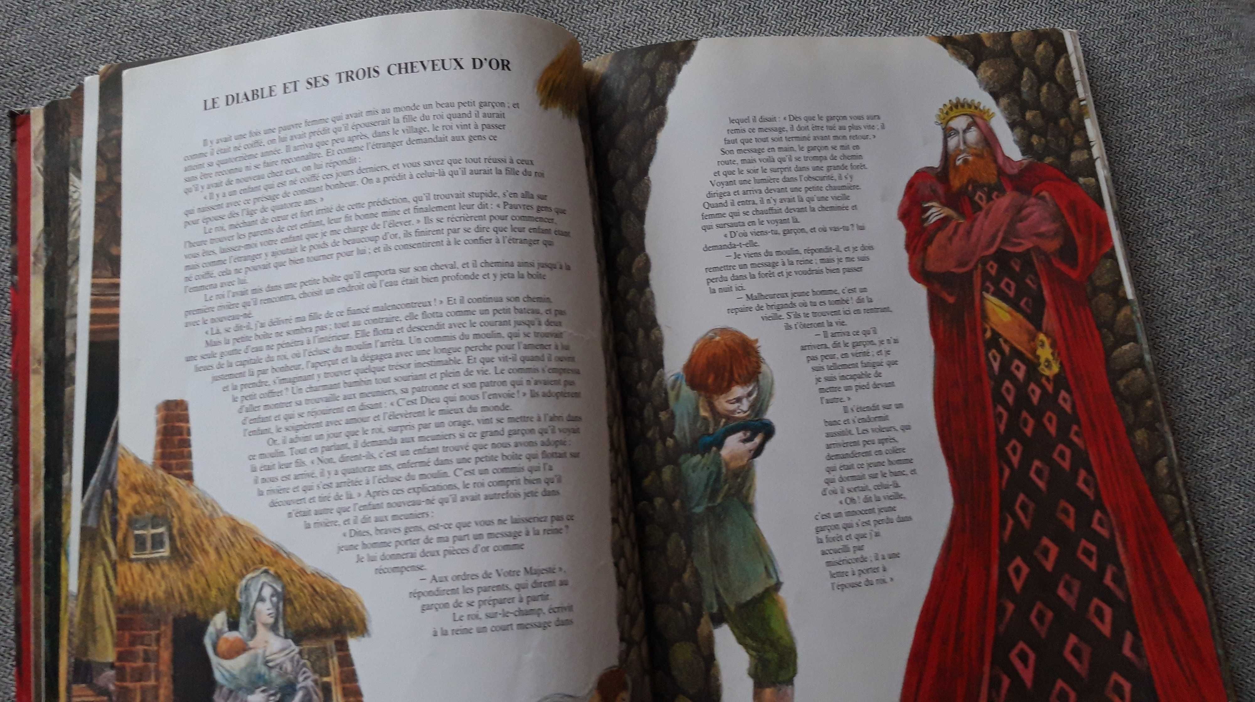 Livro em francês "Contes de Grimm"