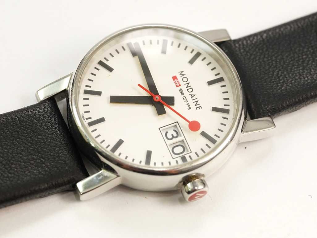Zegarek Mondaine MSE.30210.LCV.SET SWISS Datownik Stalowa koperta