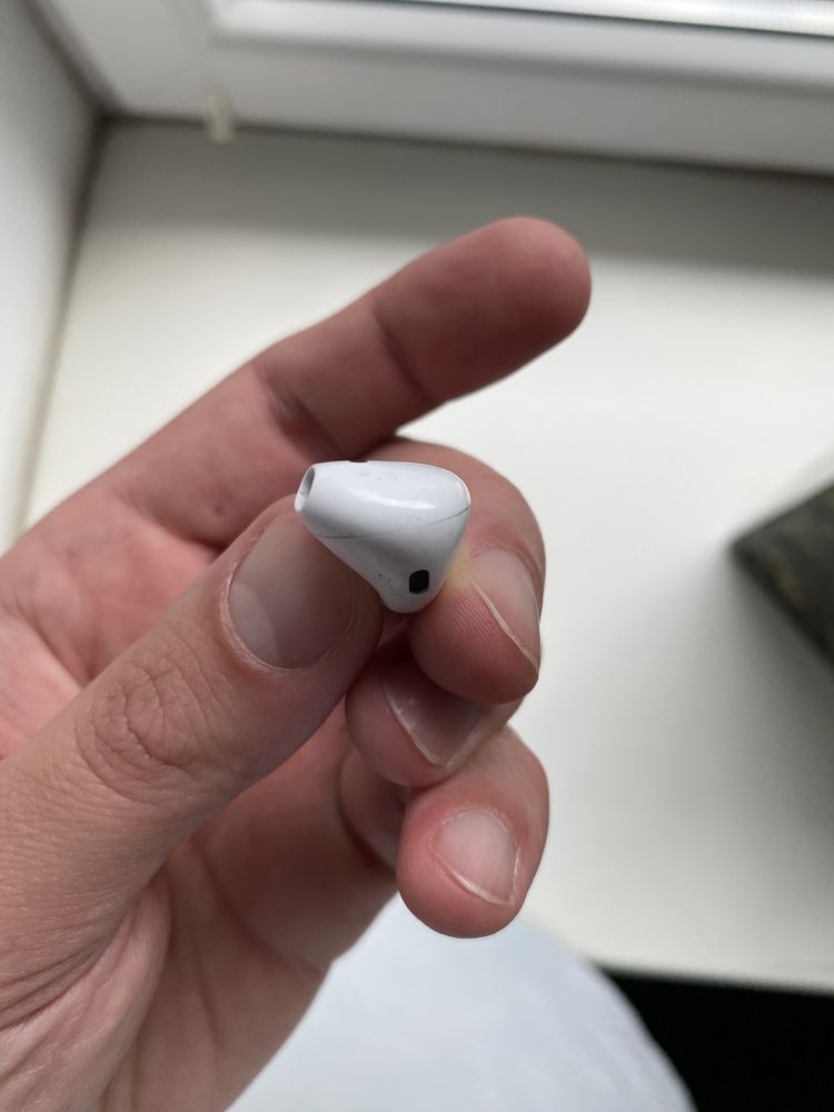 Продам навушник Apple AirPods 2right