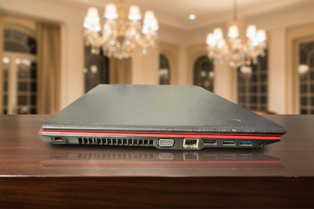 Portátil Acer Aspire i3 8GB RAM SSD 256 GB e HD 1 TB em bom estado