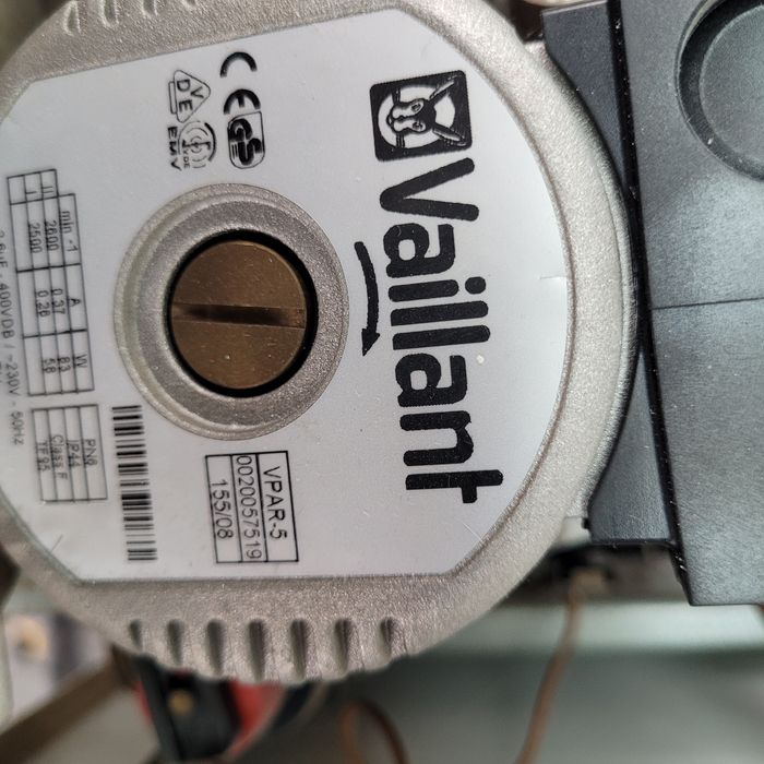 Piec gazowy Vaillant TurboTec VU 202/3-5 dwufunkcyjny zamknięta komora
