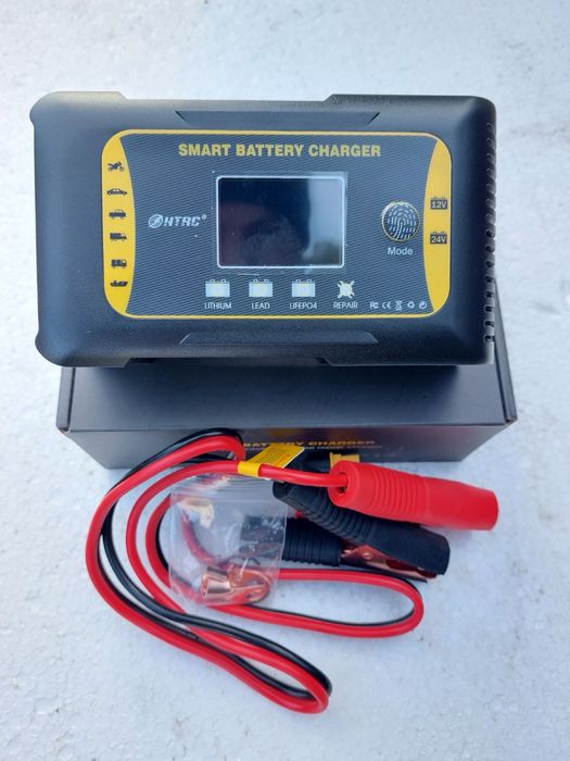 Зарядний пристрій 10А для всіх типів акумуляторів HTRC 12-24В (HTRC10)