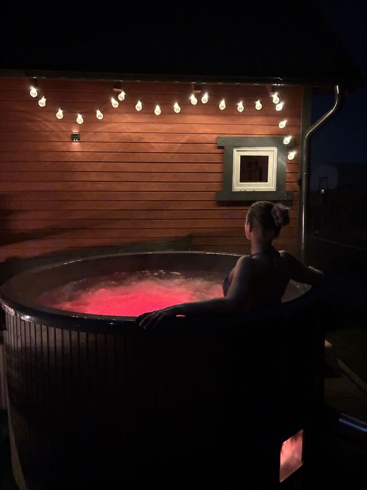 Całoroczne domki nad jeziorem z balią/jacuzzi i sauną, Kaszuby