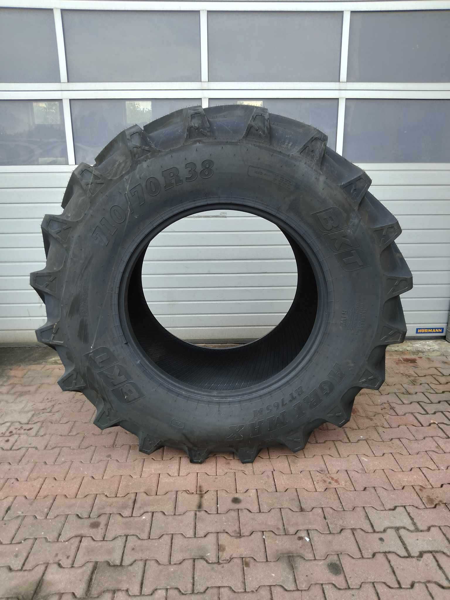 Opona 710/70R38 BKT AGRIMAX RT765M