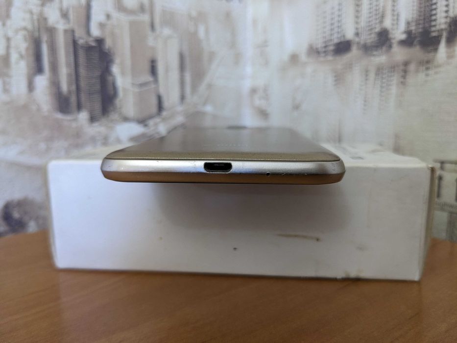 Смартфон Samsung Galaxy J3 2016 J320H 2чехла,коробка,инстр.,гар. талон