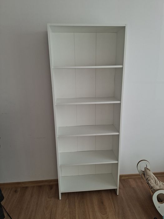 Biały regał, jak nowy