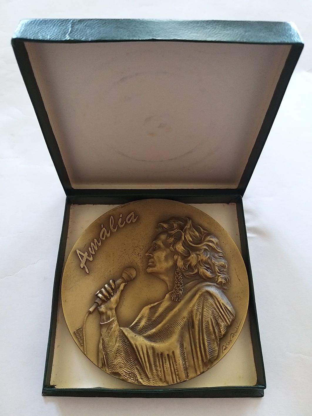 Medalha bronze Amália Rodrigues