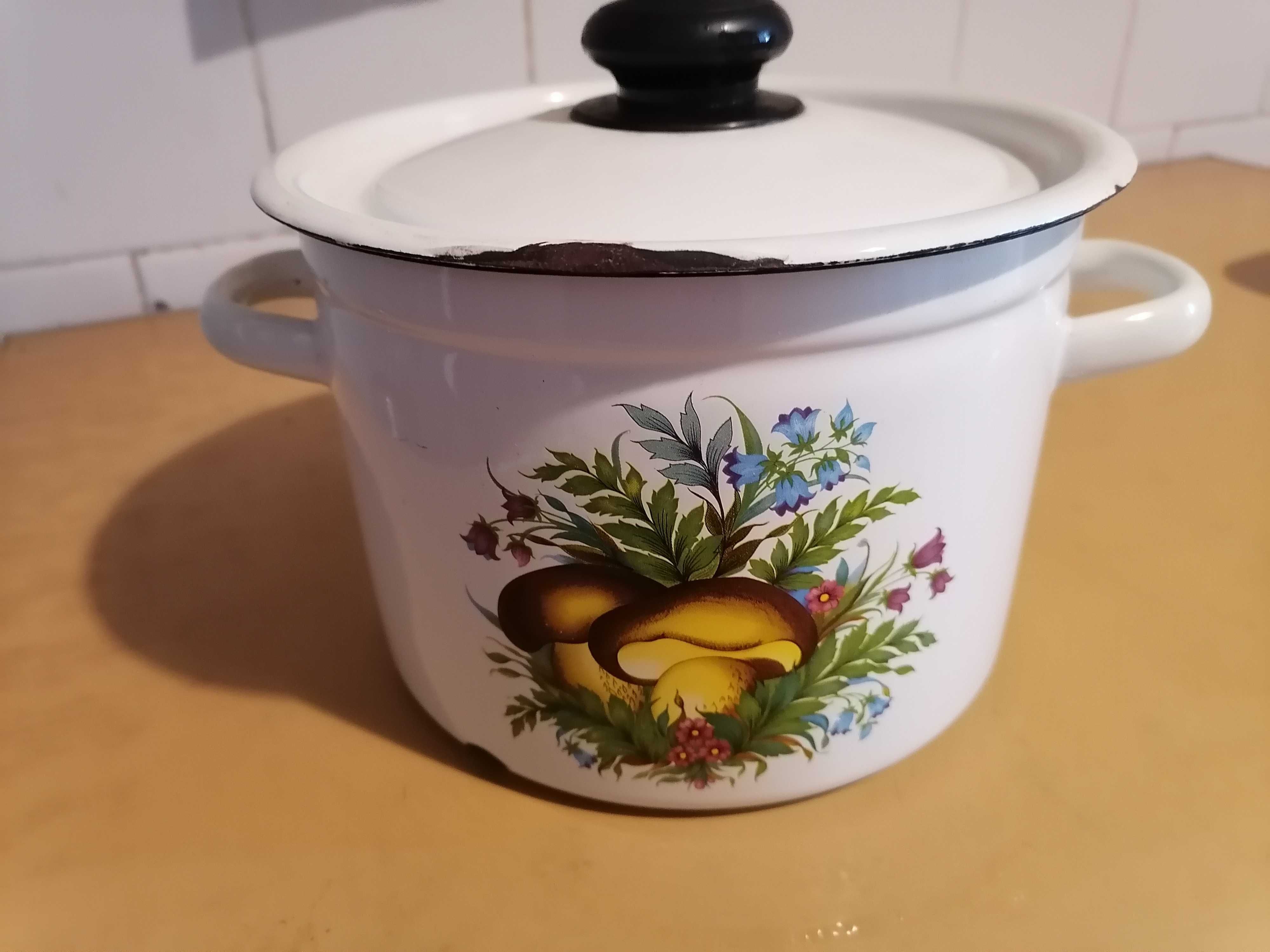 Эмалированная кастрюля/судок
